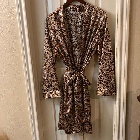 MORGAN TAYLOR CHEETAH ROBE SIZE LARGE/EXTRA LARGE - Picture 1 of 3